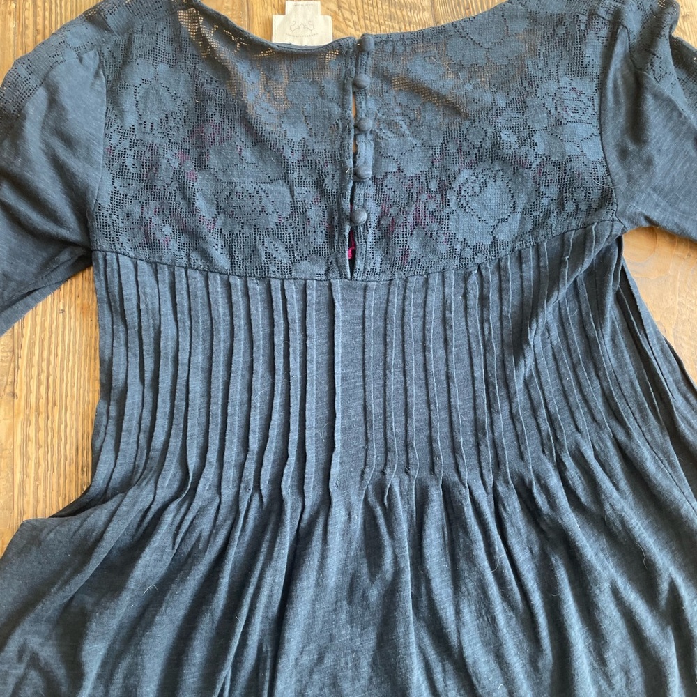 Gorgeous lace and embroidery Vanessa, Virginia Anthropologie top in EUC M - Picture 9 of 10